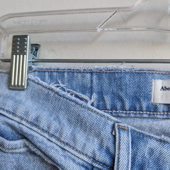 Abercrombie 90s Straight Ultra High Rise Jeans with Criss Cross Waistband - Picture 9 of 9